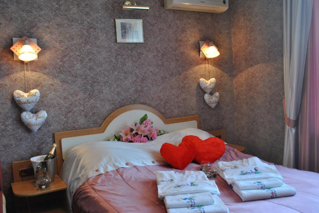 Paradise Hotel Gomel Eksteriør bilde